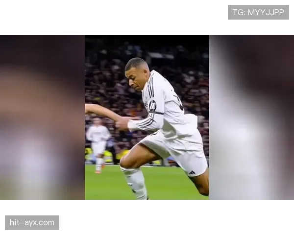 拉菲尼亚 vs 安东尼:巴西边锋的战术角色与体系适配对比分析 拉菲尼亚 vs 安东尼:巴西边锋的战术角色与体系适配对比分析