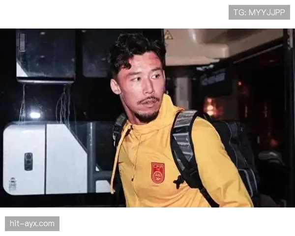 张琳芃这训练完直接拎着蛋白粉去接娃，自律到连狗仔都拍不出花边
