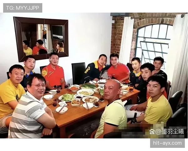 刘国梁这是把教练席当成私人俱乐部了？饭局照开不停啊！